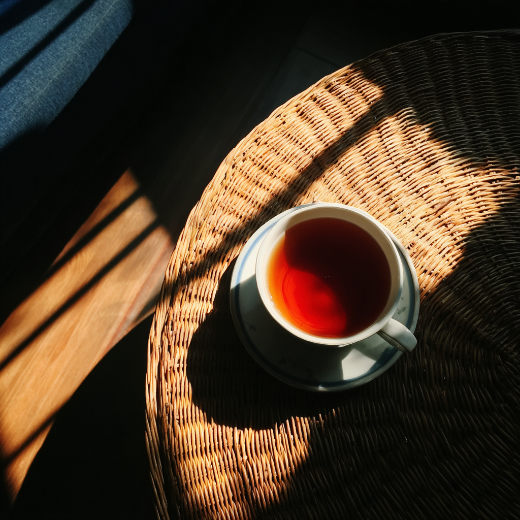 Una taza de té | Fuente: Midjourney