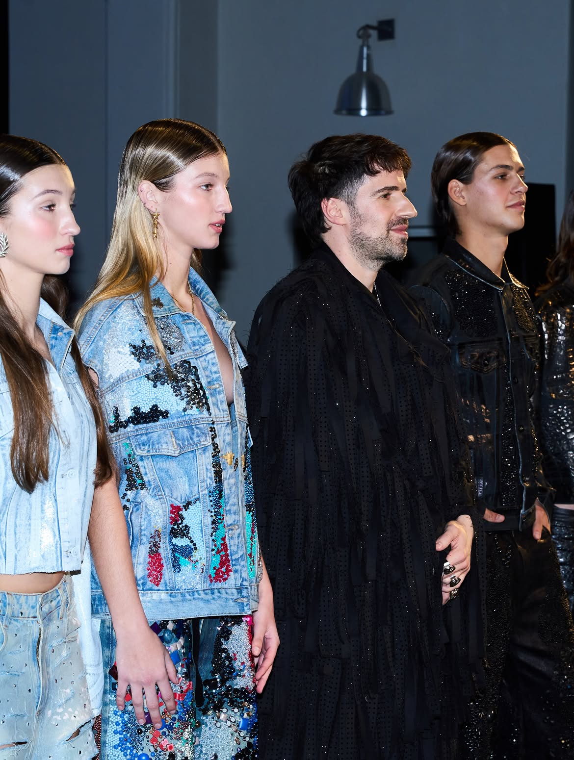 Indiana y Allegra Cubero en la pasarela de BAFWeek junto a otros participantes | Fuente: Instagram/cubero.allegra