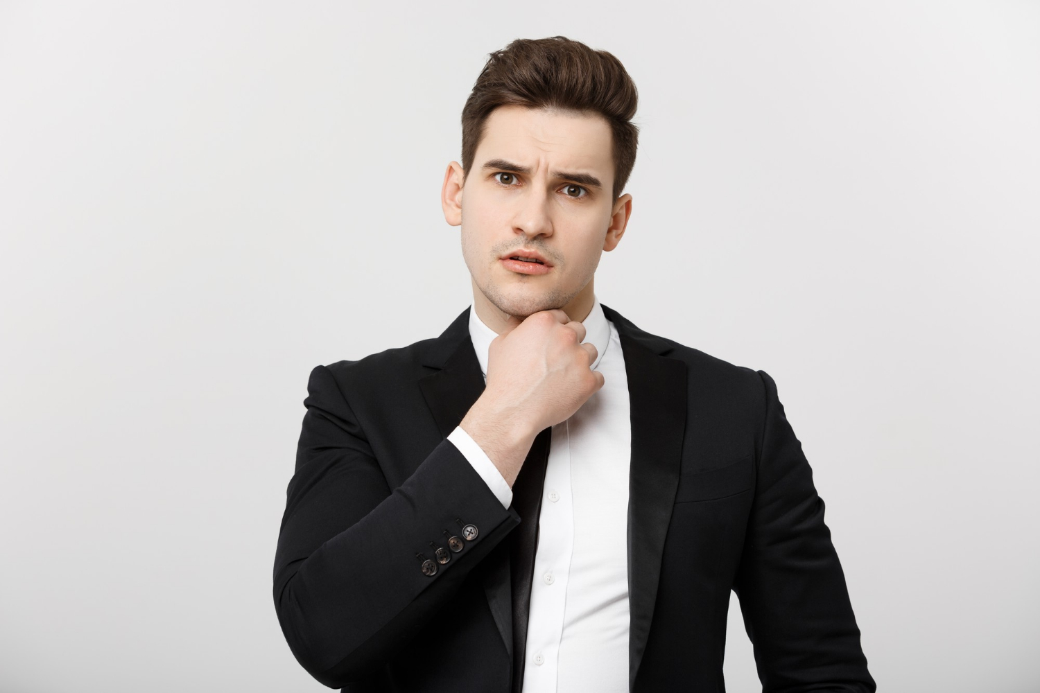Un hombre desconcertado | Fuente: Freepik
