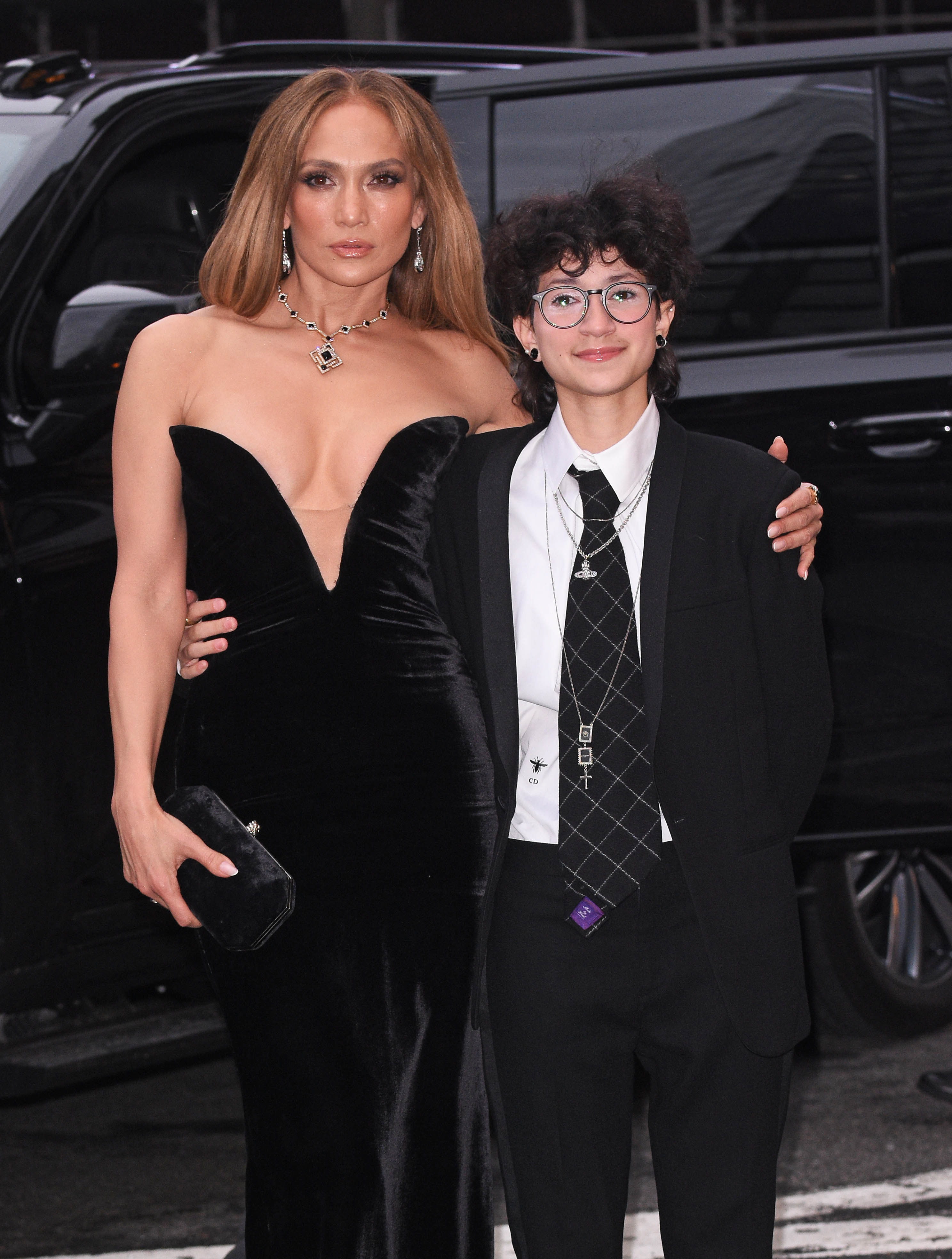 Jennifer y Emme han compartido varios momentos públicos juntas a lo largo de los años, por lo que su presencia en los hitos de ambas gemelas ha sido especialmente visible. A medida que se desarrollaba el debate, muchos lectores compararon sus constantes apariciones con las supuestas ausencias de Marc Anthony. | Fuente: Getty Images