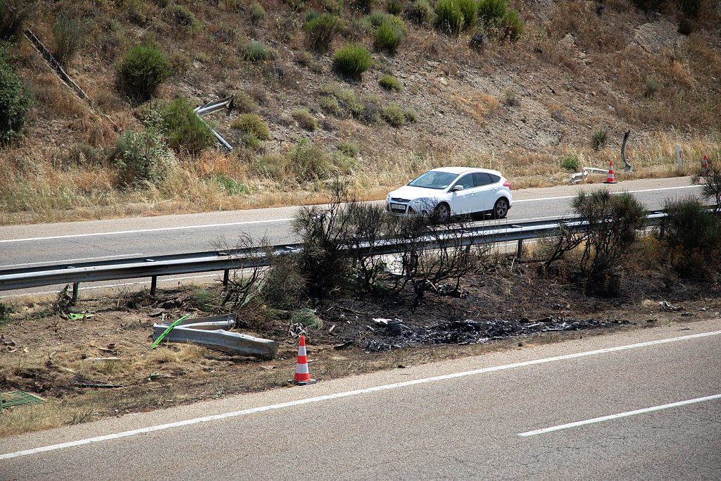 Vista del accidente de tráfico en el que perdió la vida el jugador portugués del Liverpool, Diogo Jota, en Zamora, España, el 3 de julio de 2025. | Foto: Getty Images