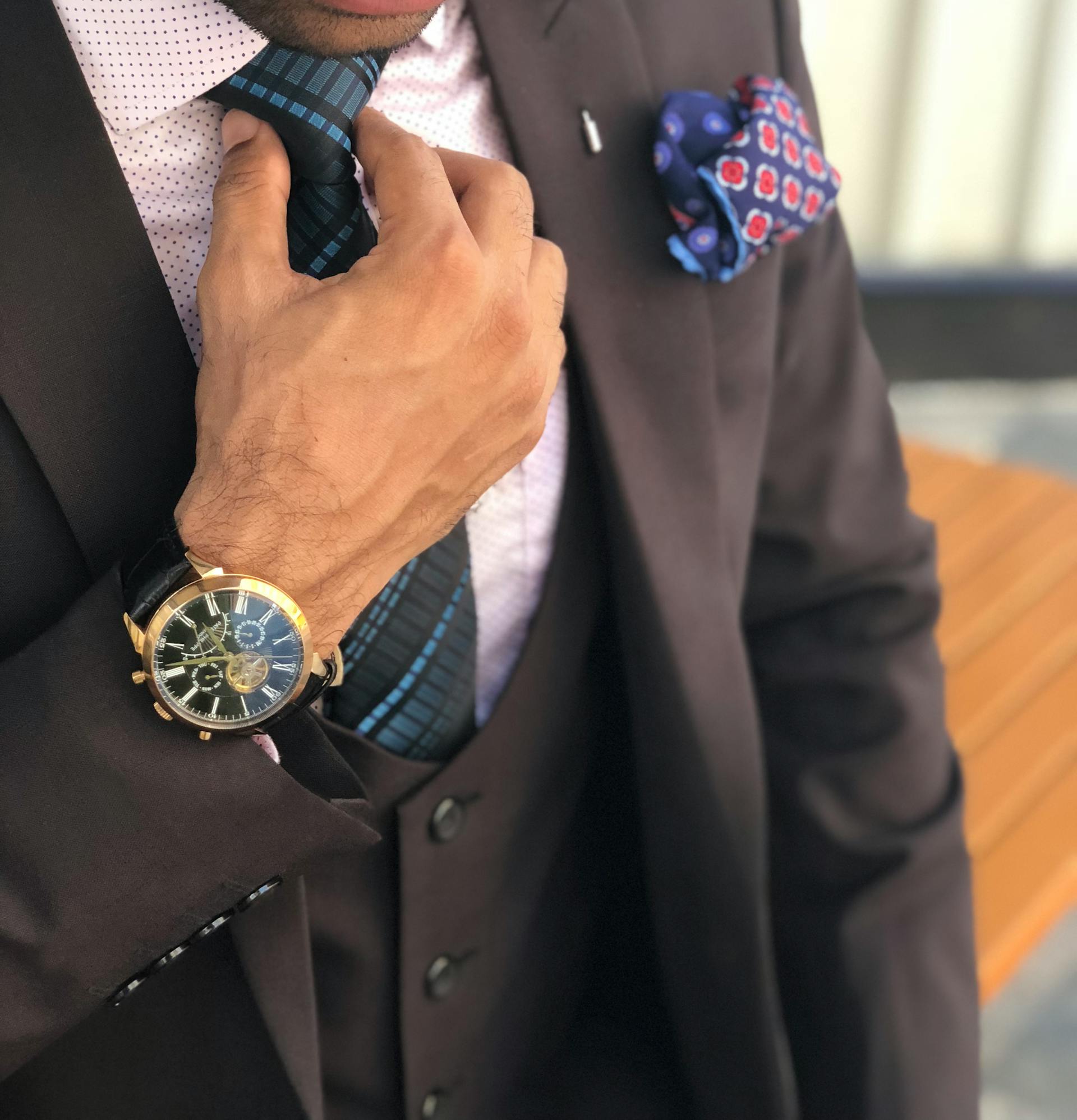 Un hombre con traje | Fuente: Pexels