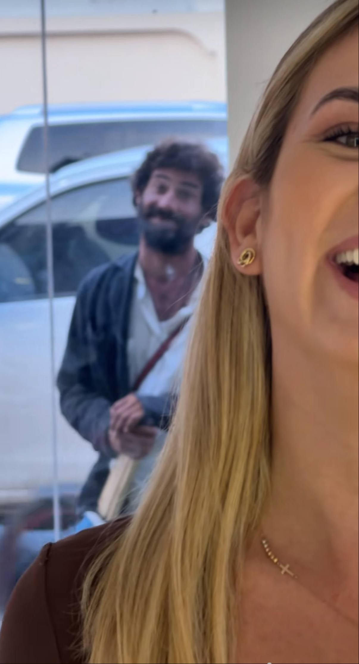 Amy Solano y Diego Londoño en el fondo | Fuente: TikTok/amysolanogutierrez