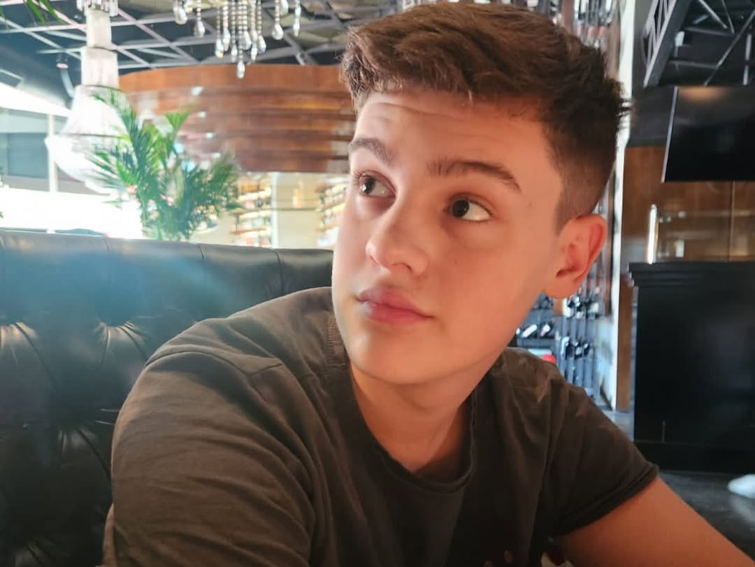 Bautista Vicuña, hijo de Pampita Ardohain y Benjamín Vicuña, durante su adolescencia | Fuente: Instagram/benjaminvicuna.ok