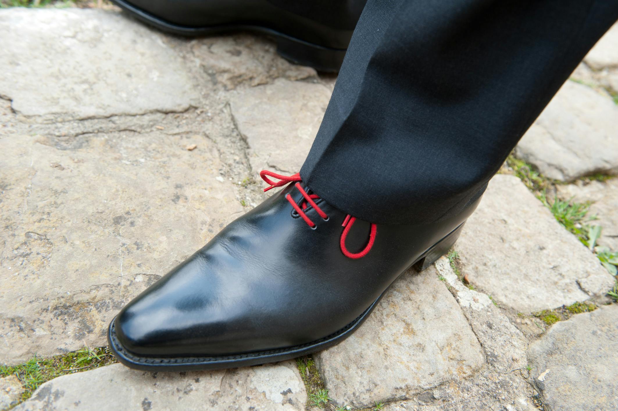 Los zapatos lustrados de un hombre | Fuente: Pexels