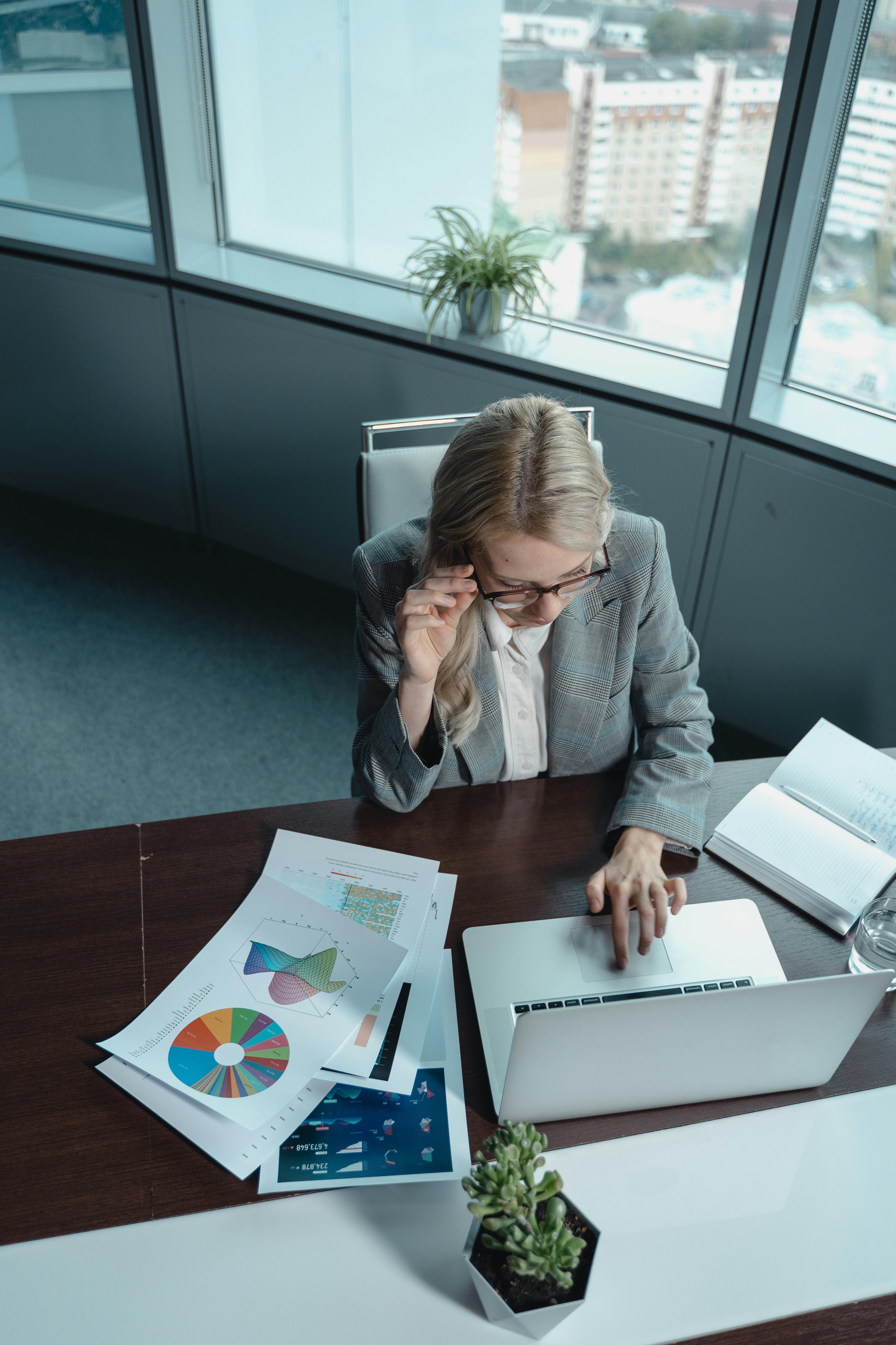 Una mujer trabajando | Fuente: Pexels