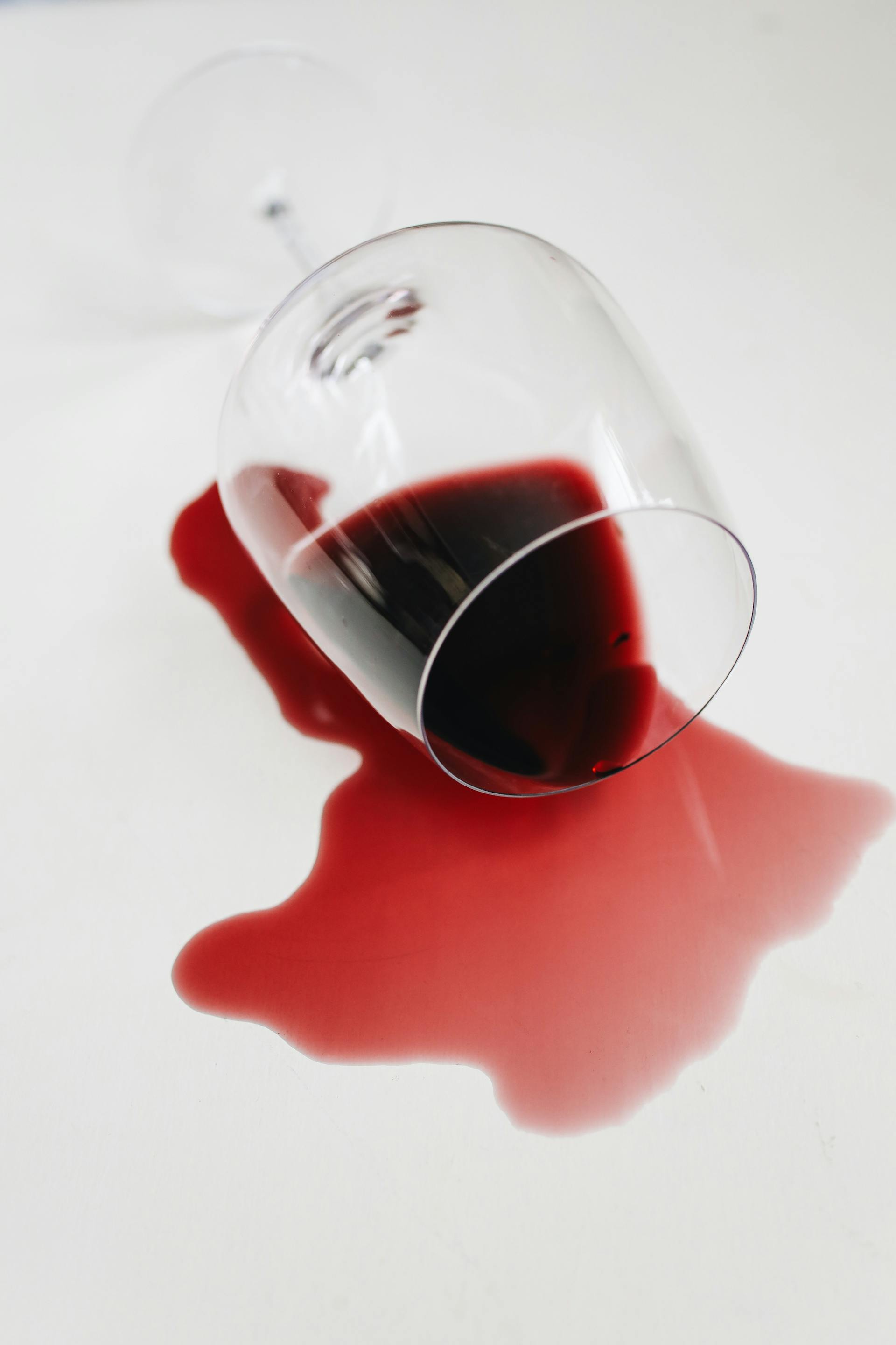 Vino derramado | Fuente: Pexels