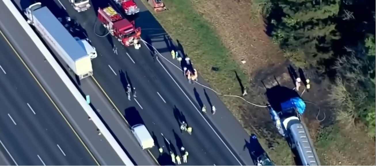 Toma aérea del lugar donde ocurrió el accidente que se cobró la vida de ocho mienbros de una familia | Fuente: YouTube/Noticias Telemundo