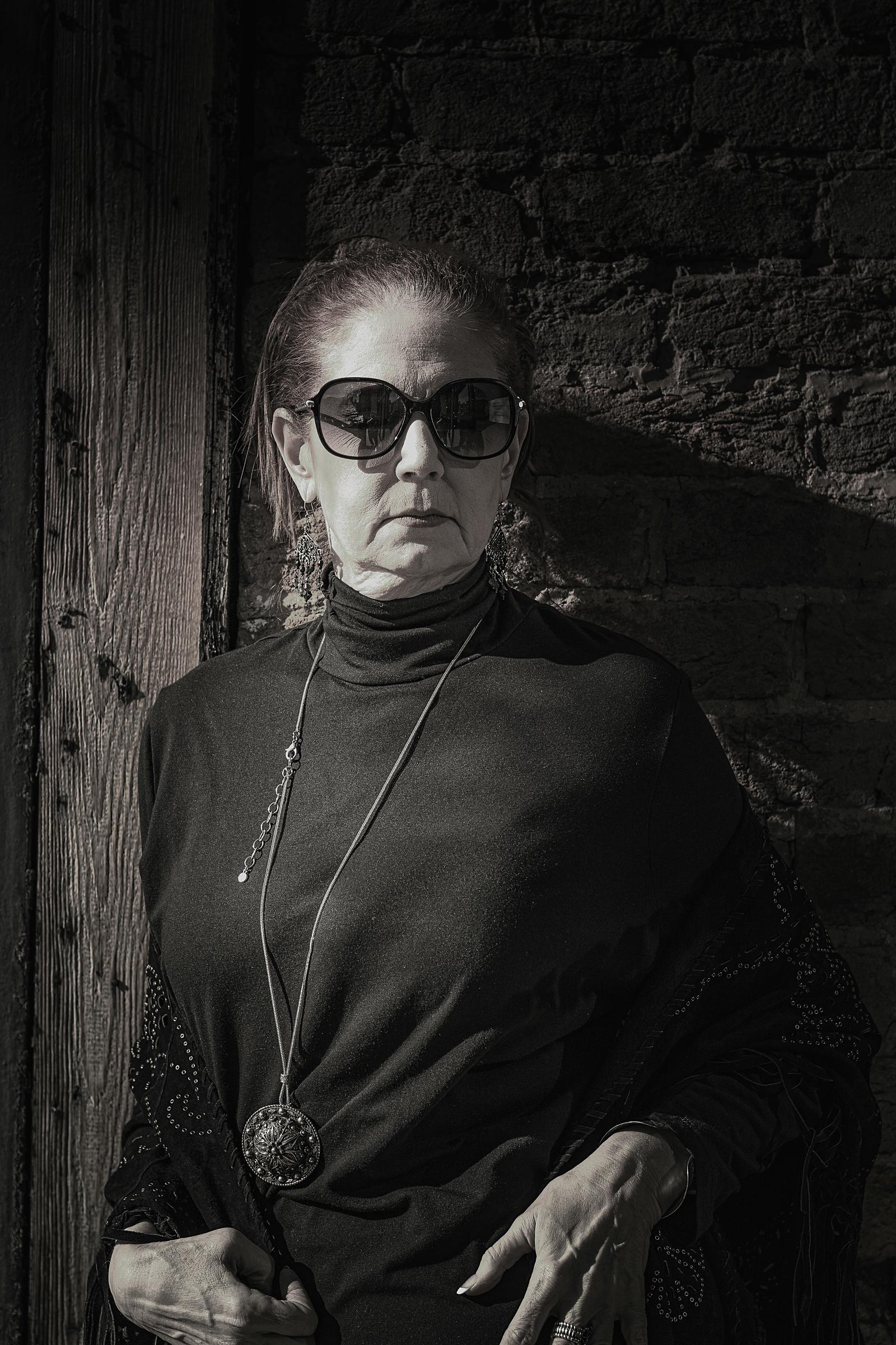 Una mujer con lentes | Fuente: Unsplash