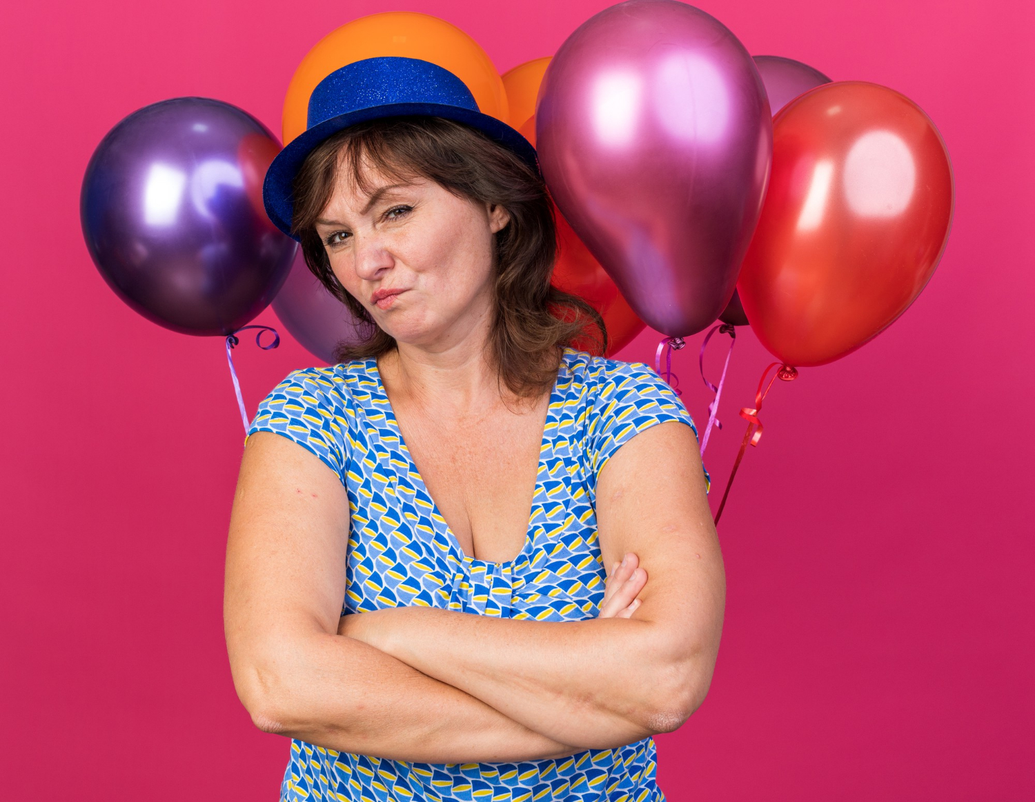 Una mujer frunciendo el ceño | Fuente: Freepik