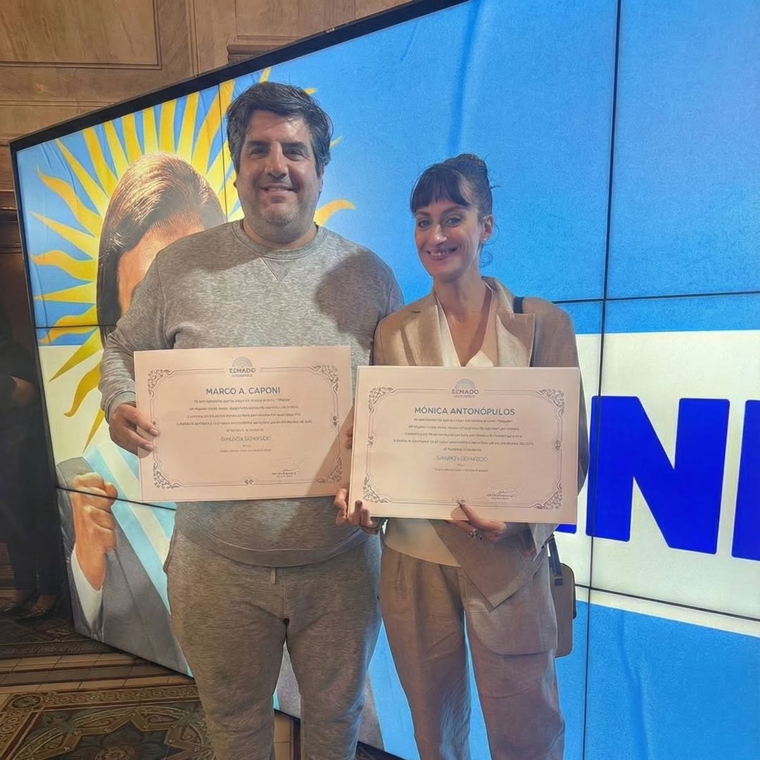 Marco Antonio Caponi junto a su pareja, Mónica Antonópulos | Fuente: Instagram/marcoacaponi