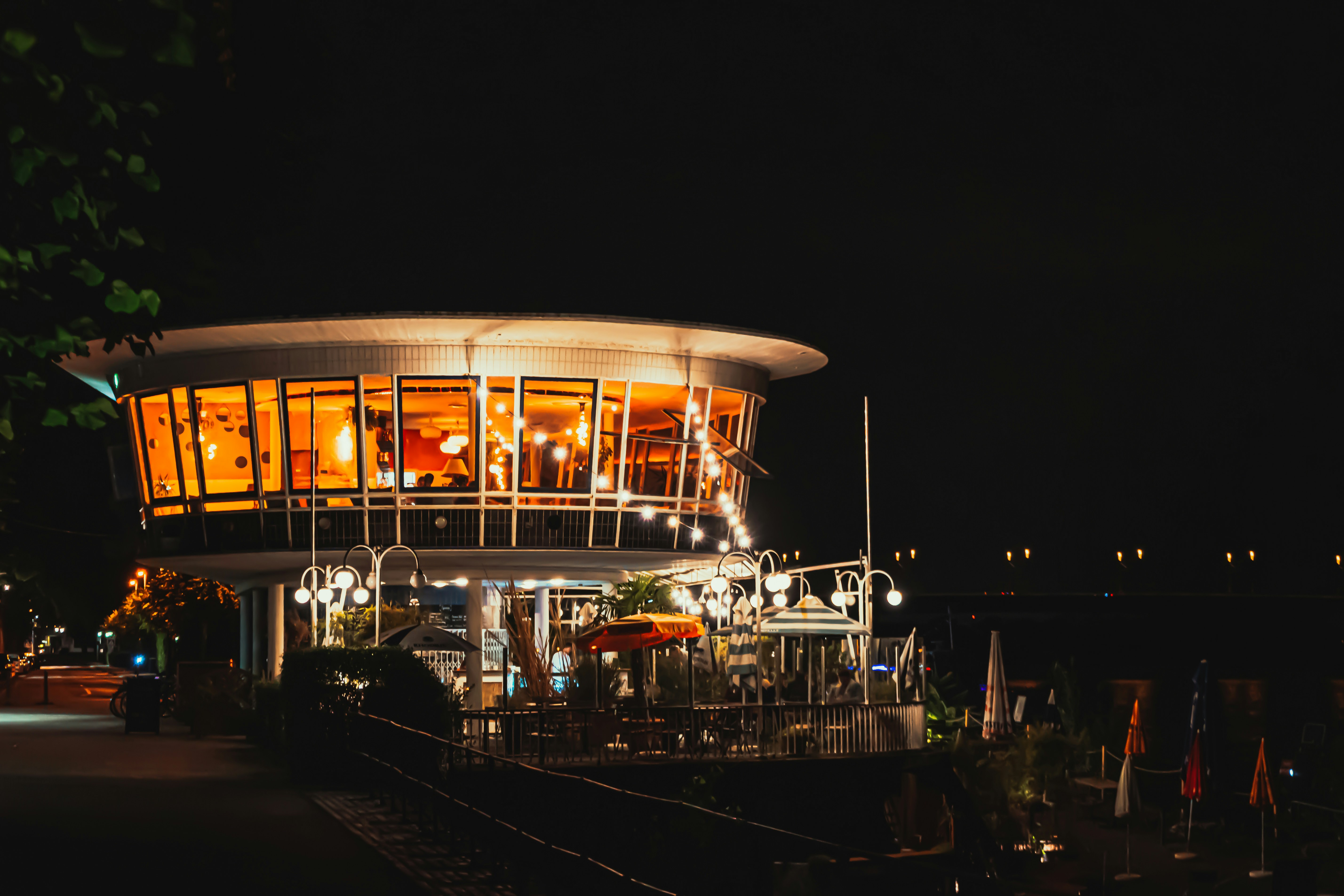 Un restaurante en un barco | Fuente: Unsplash