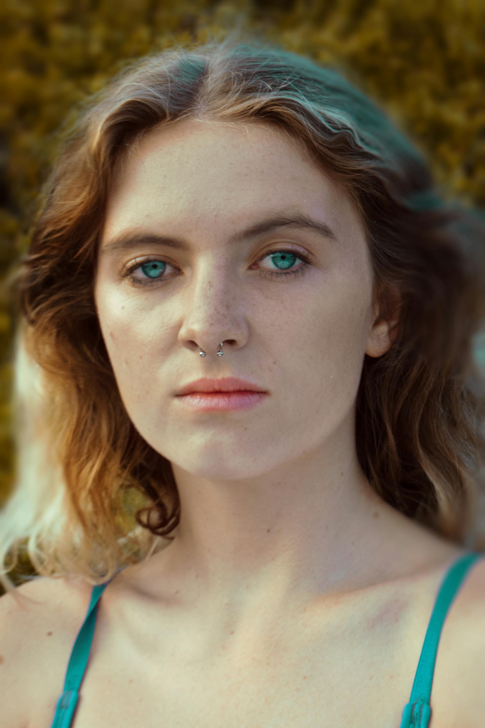 Una mujer con expresión seria | Fuente: Pexels