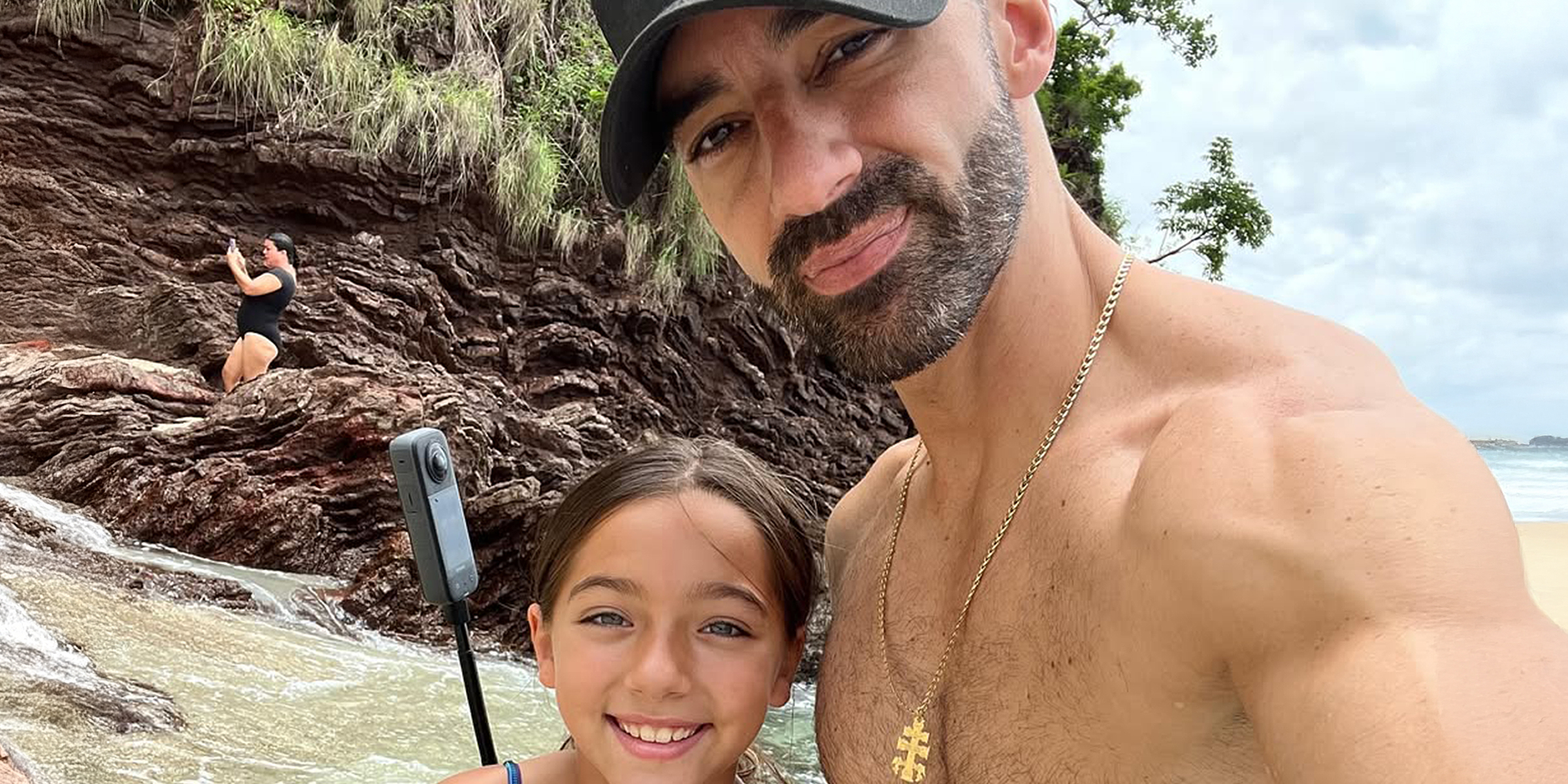 Alaïa con su papá, Tony Costa. | Fuente: Instagram/alaia