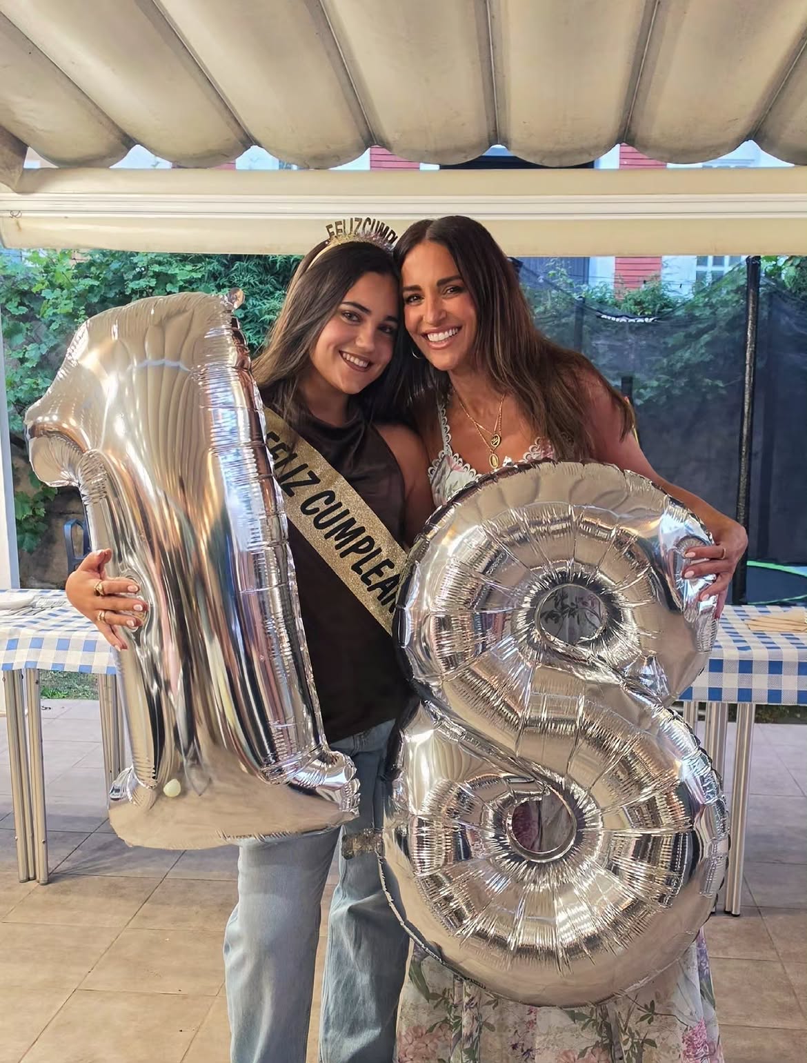 Daniella Bustamante junto a su madre, Paula Echevarría, en la celebración de su cumpleaños número 18 | Fuente: Instagram/pau_eche