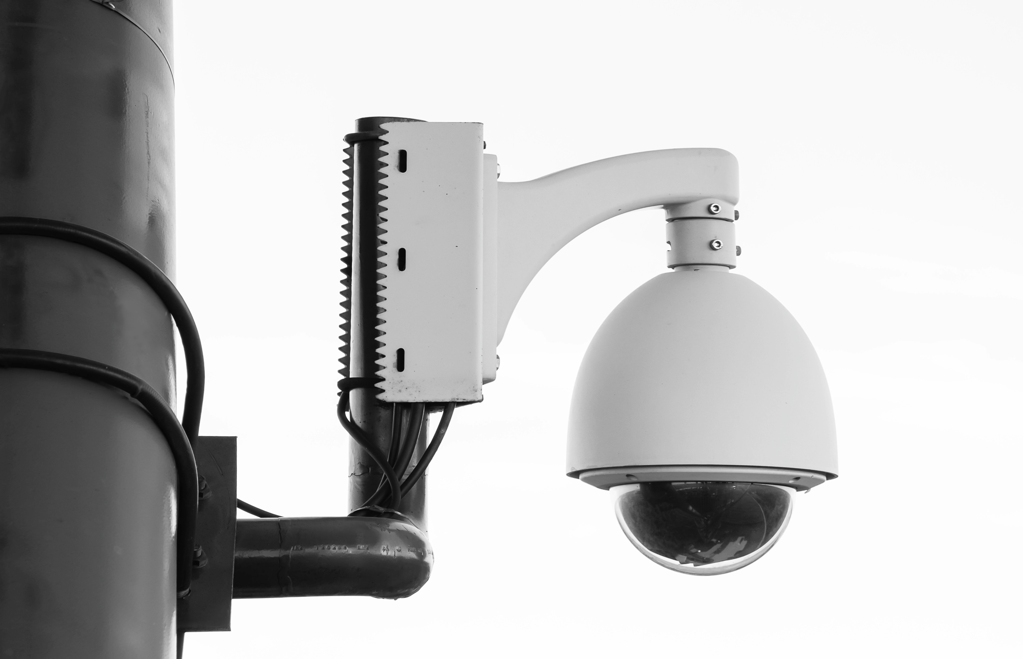 Una cámara de seguridad blanca | Fuente: Unsplash