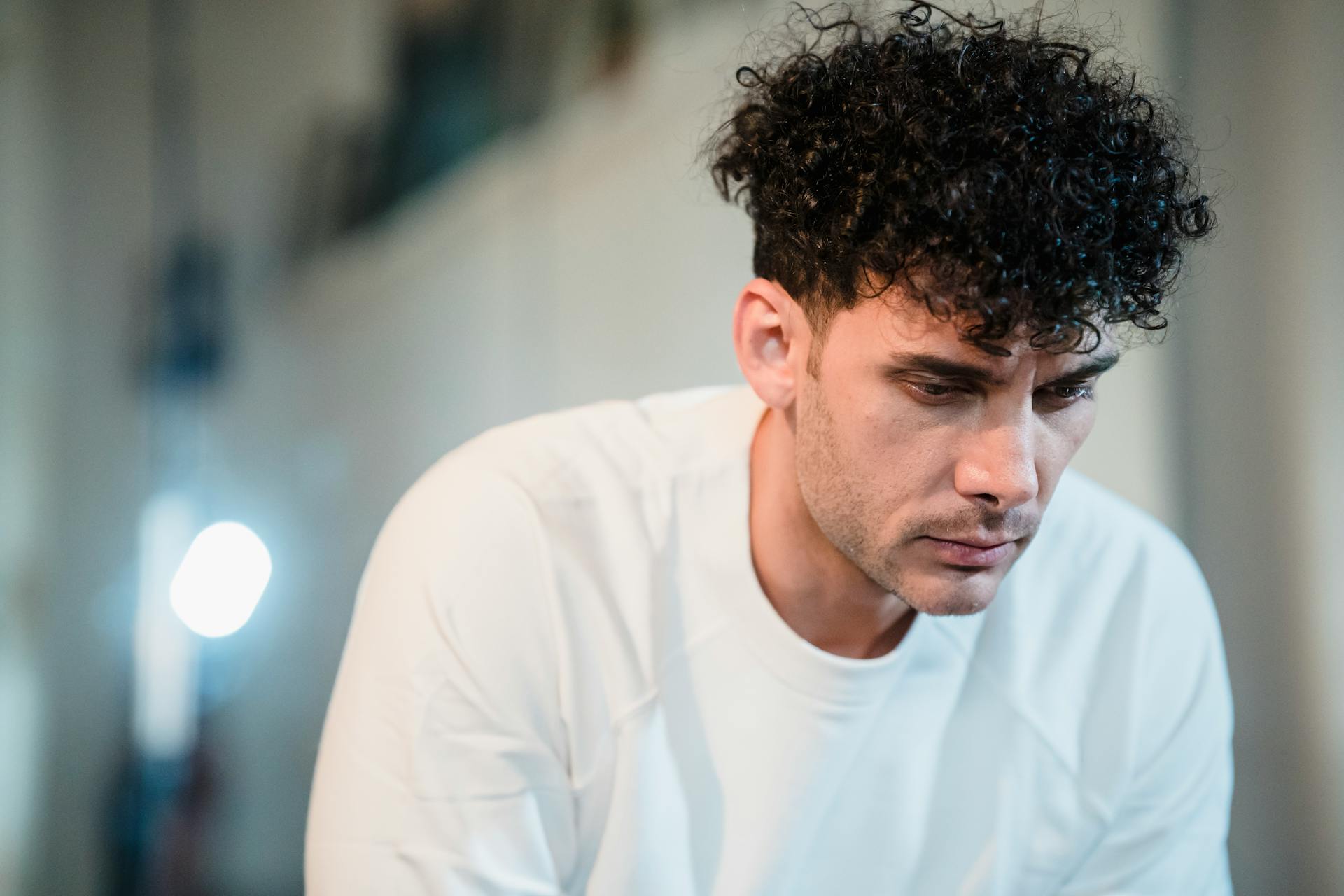 Un hombre triste | Fuente: Pexels
