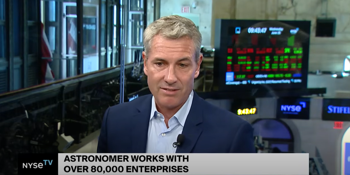 Andy Byron habla de las muchas empresas con las que trabaja durante una entrevista, de un post de YouTube del 25 de junio de 2025 | Fuente: YouTube/NYSETV