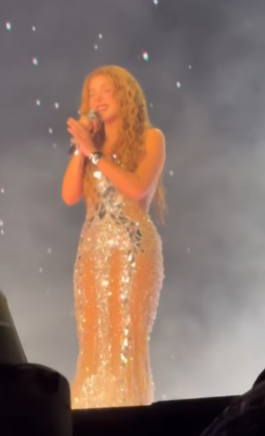 Shakira sobre el escenario en Querétaro | Fuente: X/decidiprenderme