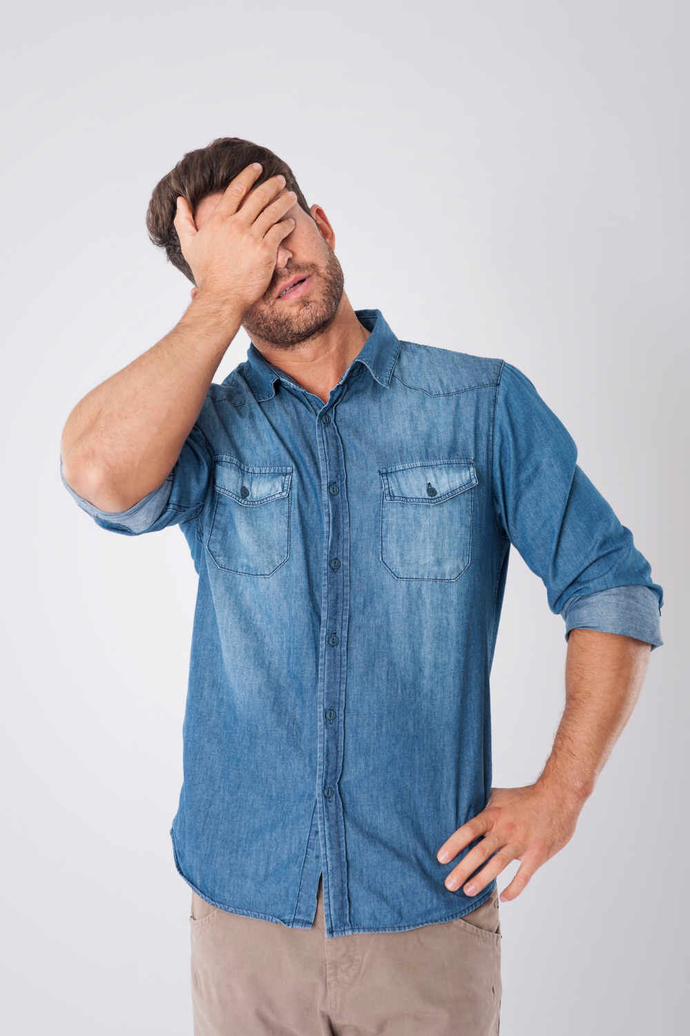 Un hombre ansioso | Fuente: Freepik