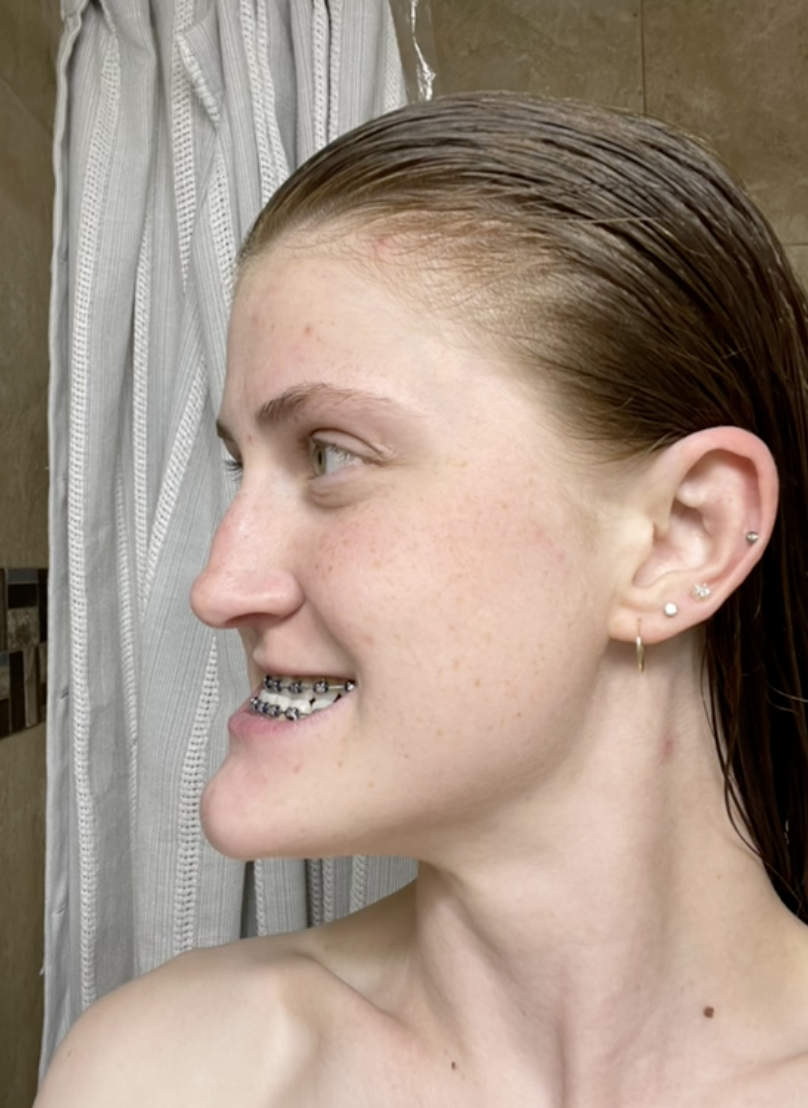 El perfil lateral sin filtrar de Virginia Elder muestra la forma de su mandíbula y su prognatismo | Fuente: Instagram/virginiaelder