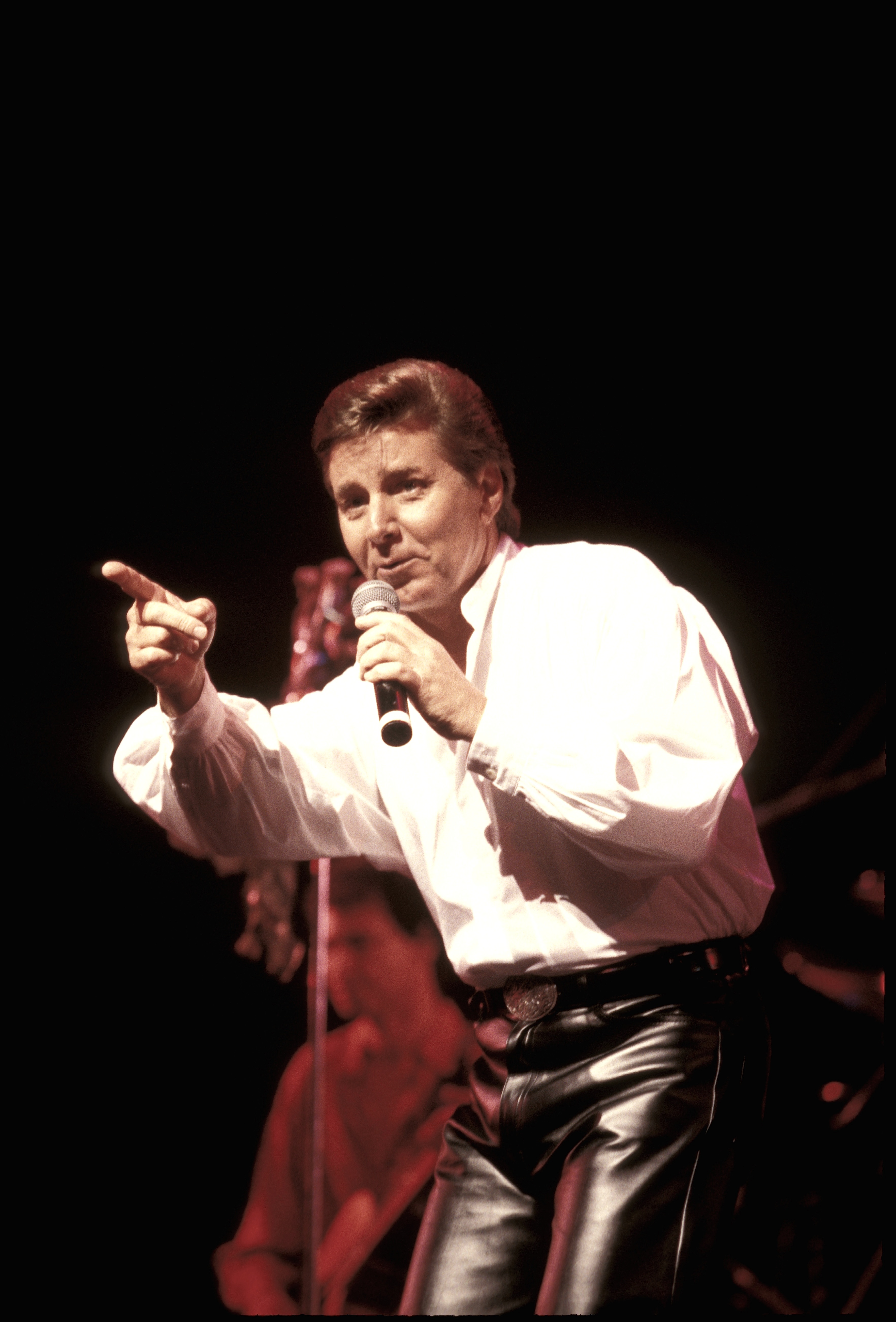 Bobby Sherman actuando en directo el 24 de julio de 1998. | Fuente: Getty Images