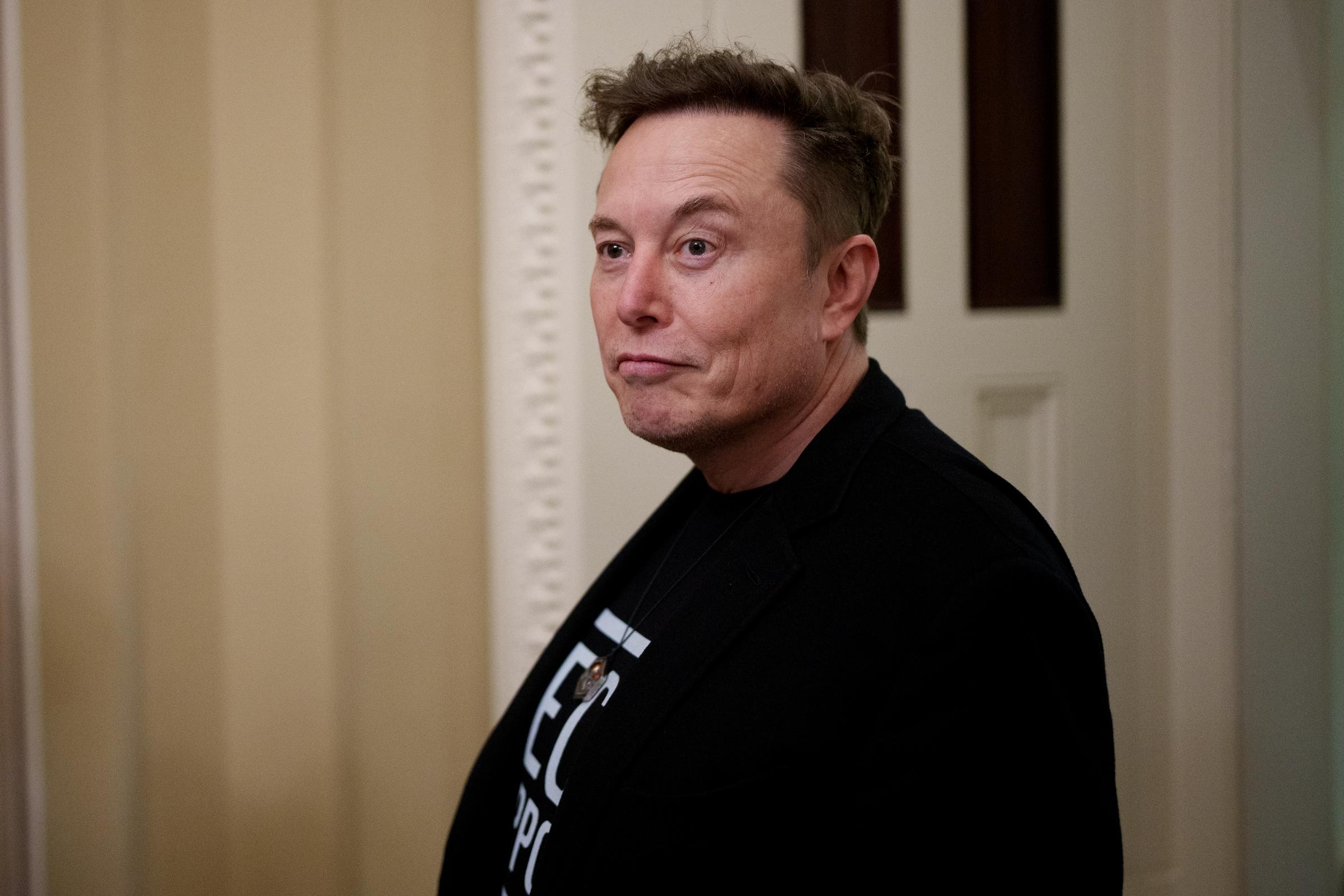 Elon Musk sale del Capitolio de EE.UU. el 5 de marzo de 2025, en Washington, D.C. | Fuente: Getty Images