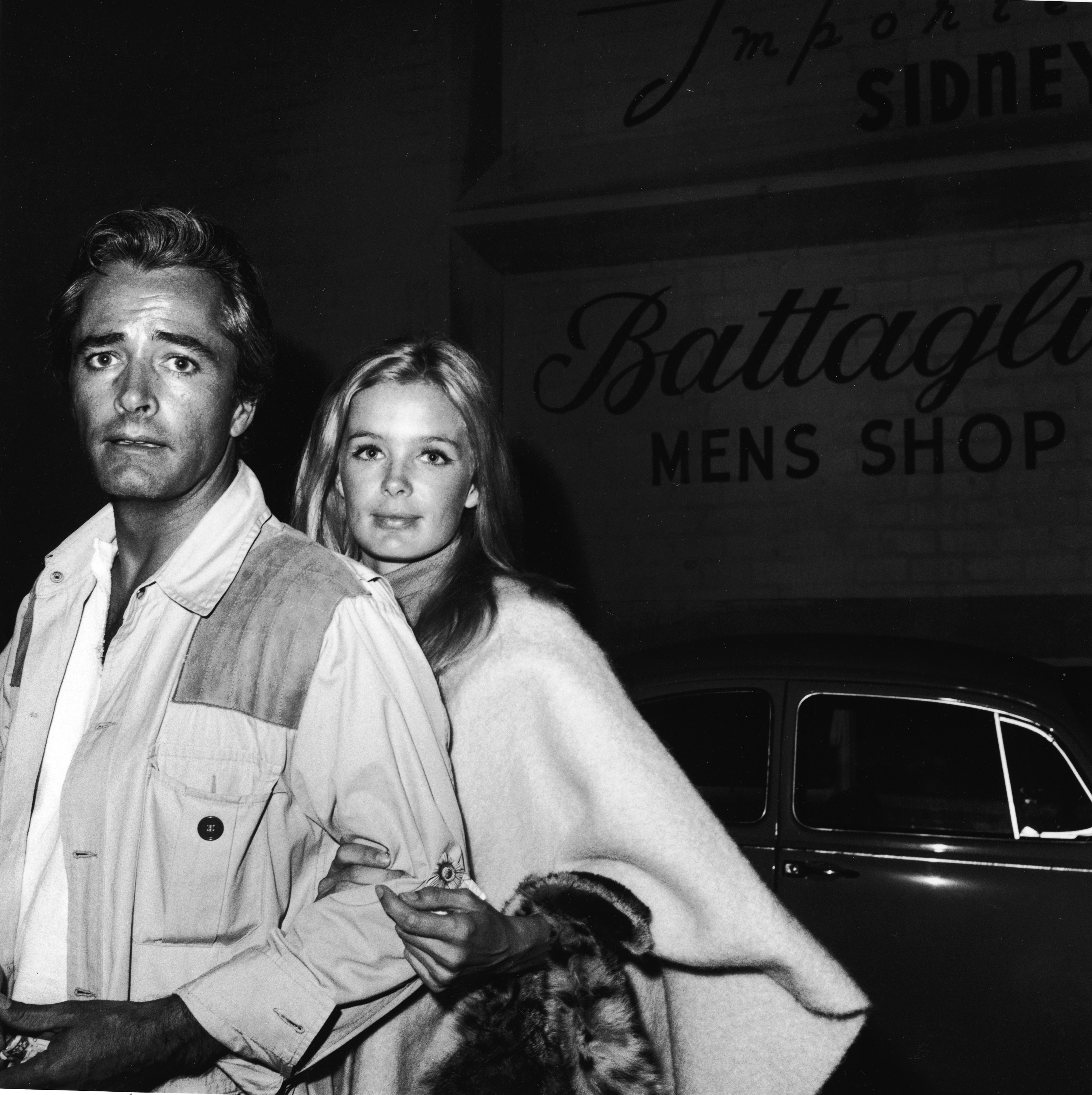 John Derek y la actriz fotografiados el 1 de julio de 1967 | Fuente: Getty Images