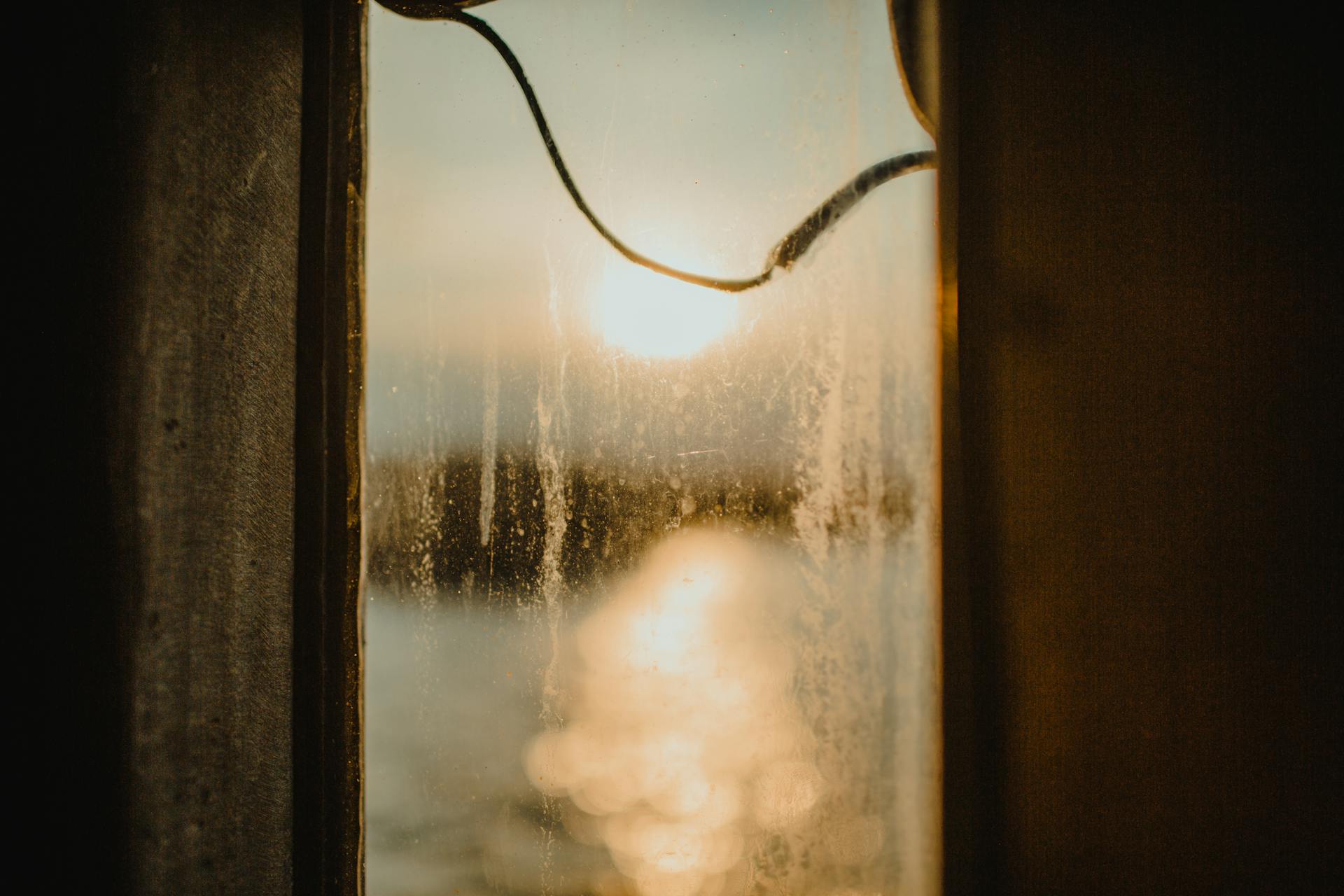 Una ventana sucia | Fuente: Pexels