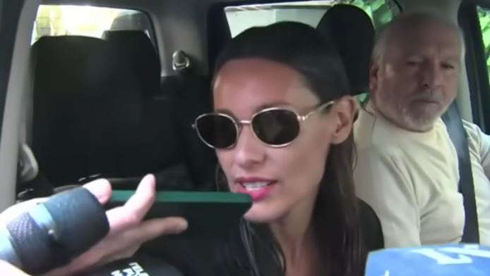 Pampita hablando con los medios, angustiada por la perdida de los objetos robados | Fuente: Youtube.com/todonoticias