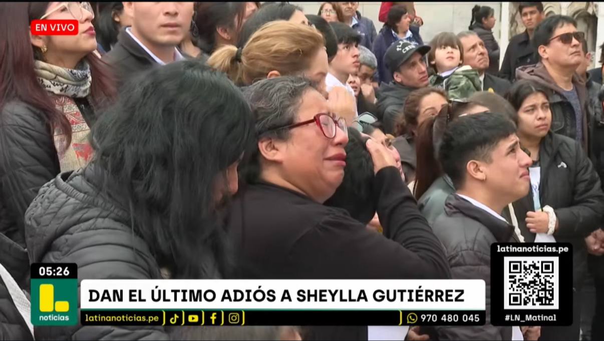 Allegados de Sheyla Gutiérrez llorando su muerte en su funeral | Fuente: Instagram/latinanoticias.pe