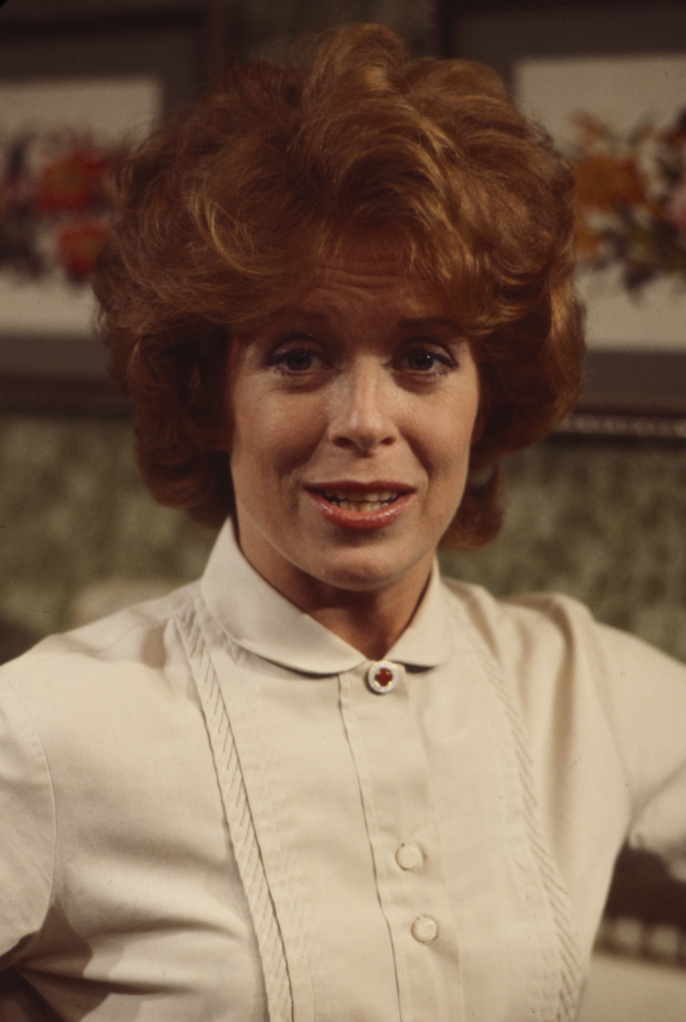 Holland Taylor aparece en una escena de la telenovela "The Edge of Night". En una entrevista de 2020, Taylor recordó que tuvo su primera relación con una mujer cuando tenía unos 29 o 30 años. | Fuente: Getty Images