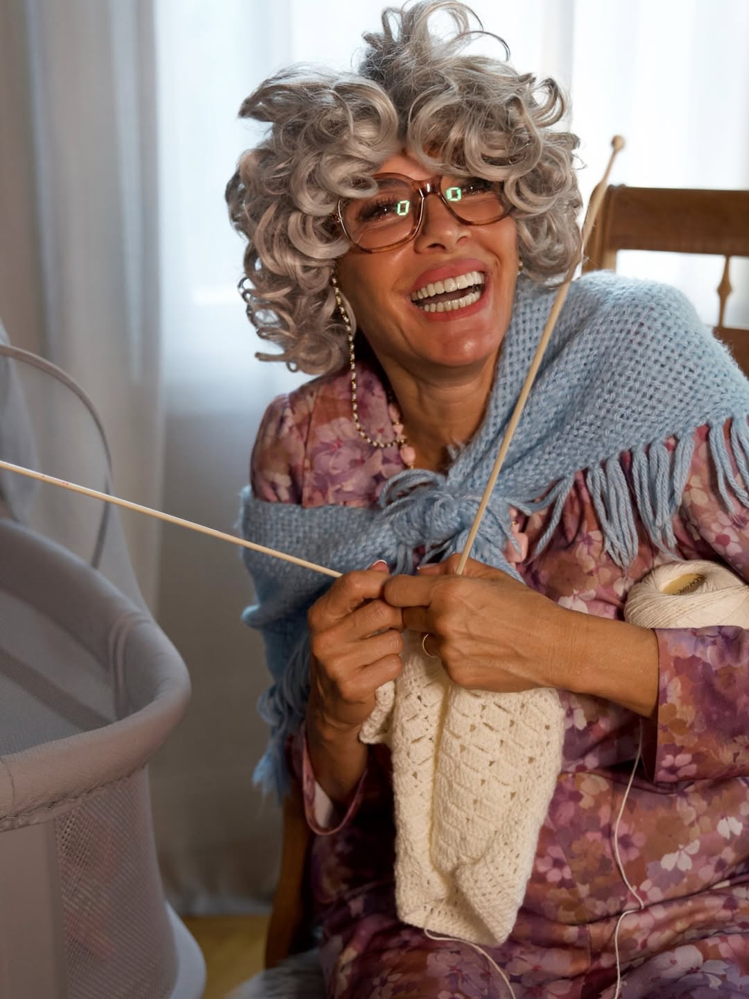 Catherine Fulop durante la producción de su video. | Foto: instagram.com/adairehernandez