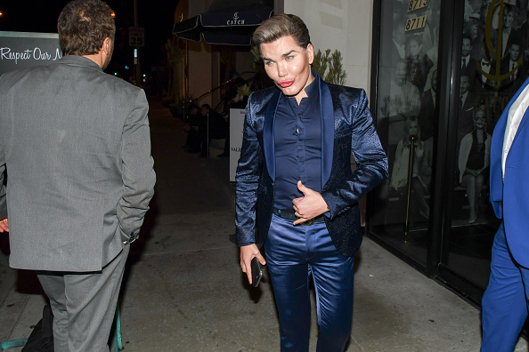 Rodrigo Alves fue visto saliendo de Catch LA el 1 de marzo de 2017 en Los Ángeles, California | Fuente: Getty Images