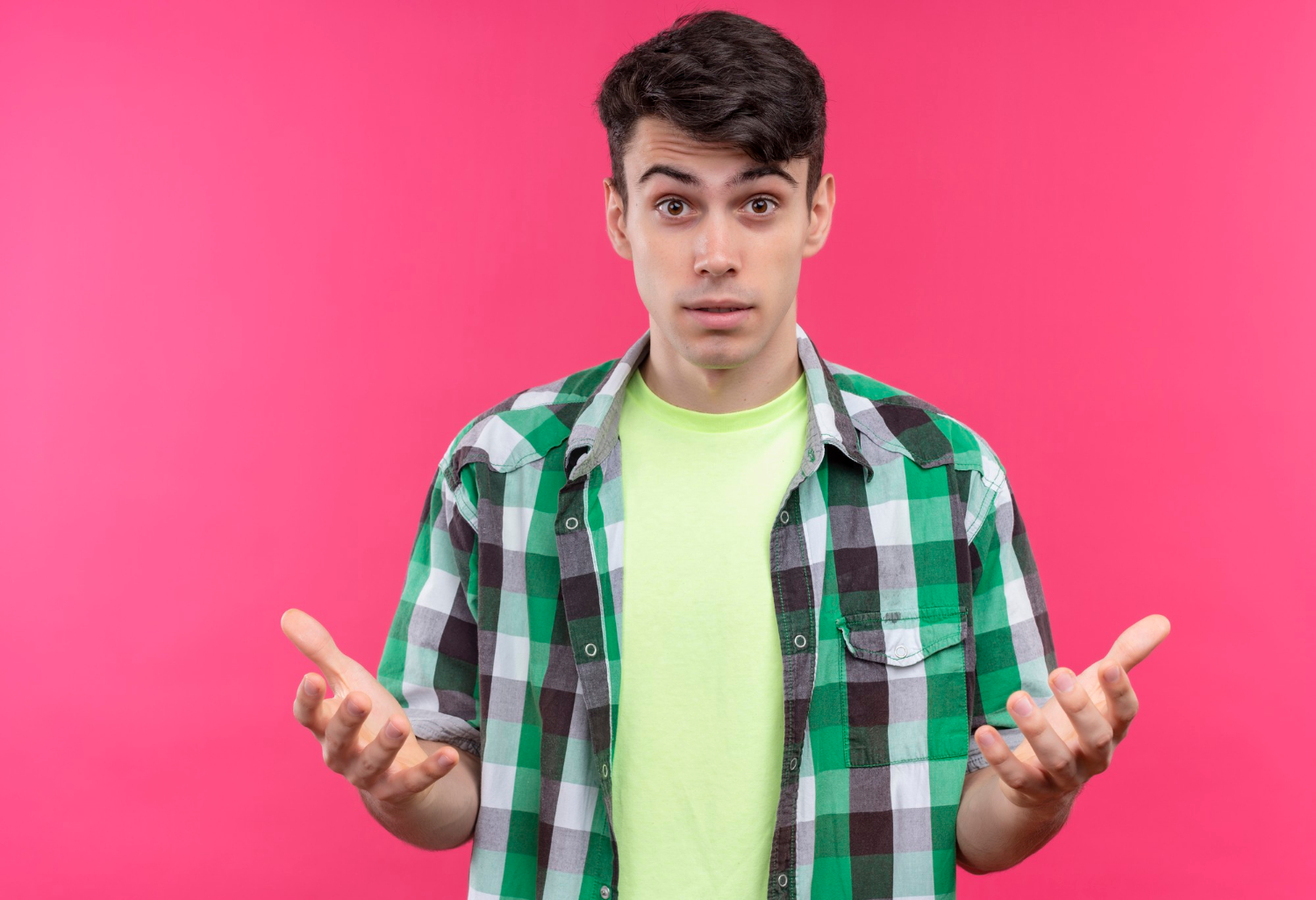 Un joven angustiado | Fuente: Freepik