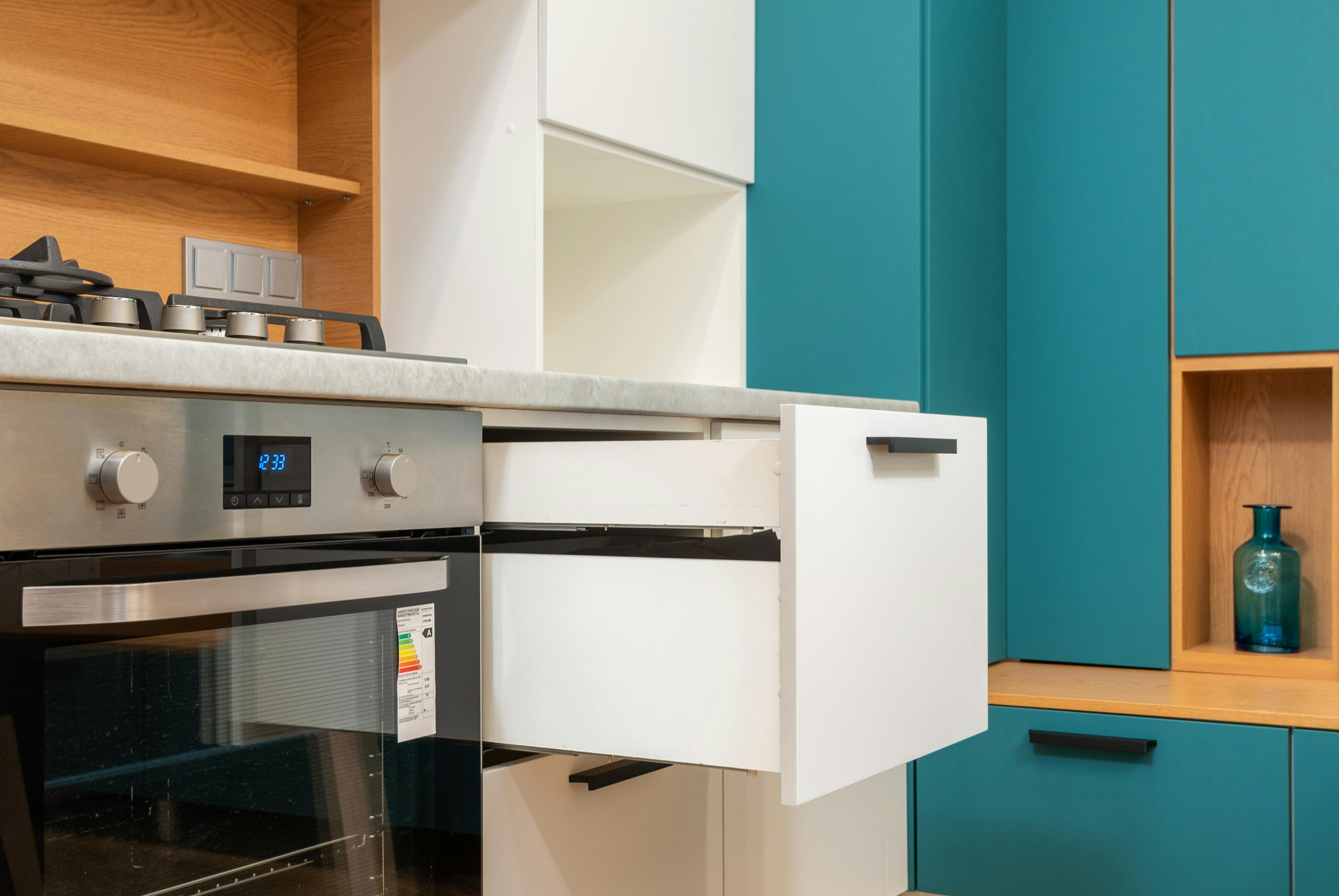 Un cajón de cocina abierto | Fuente: Pexels