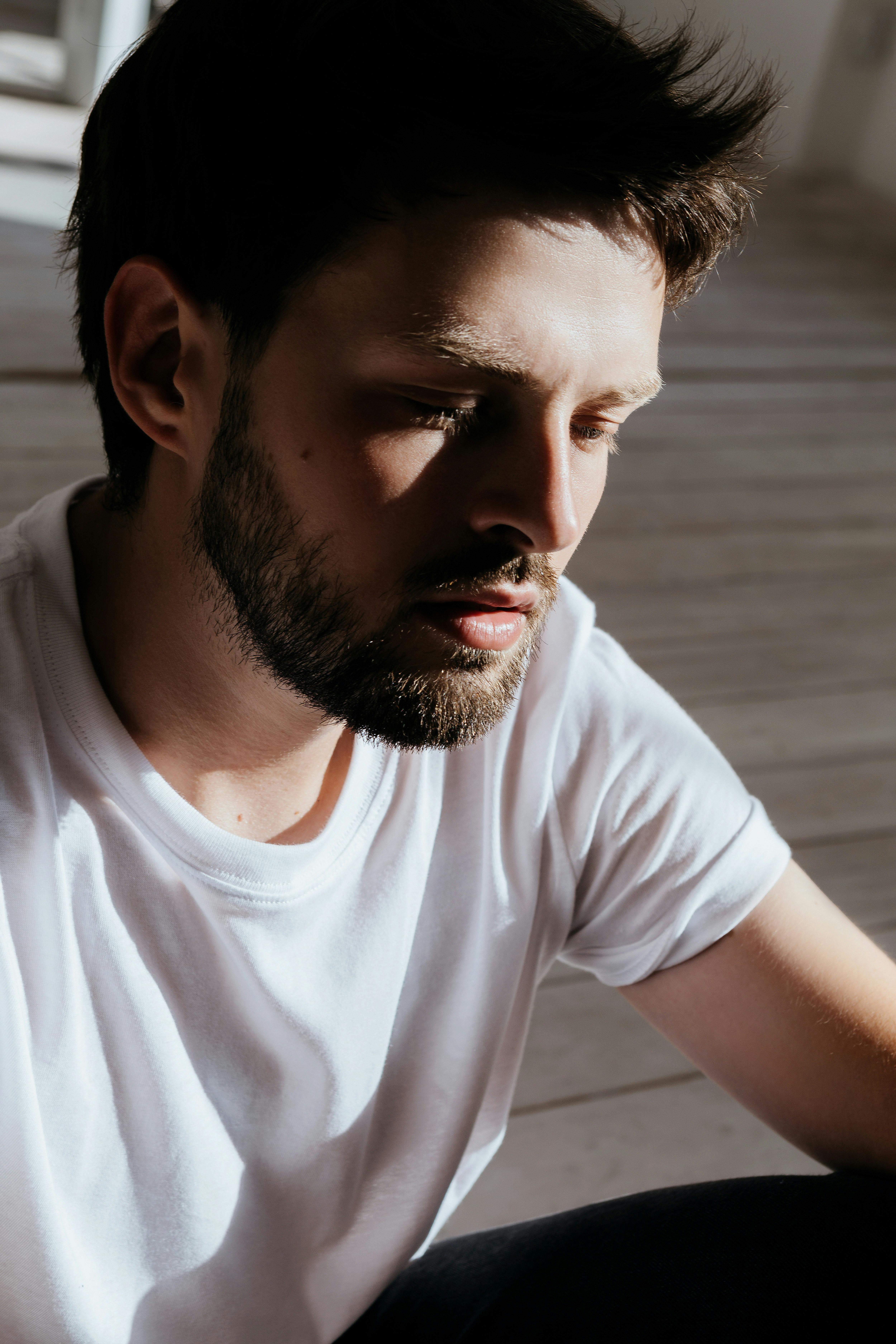 Un hombre triste | Fuente: Pexels
