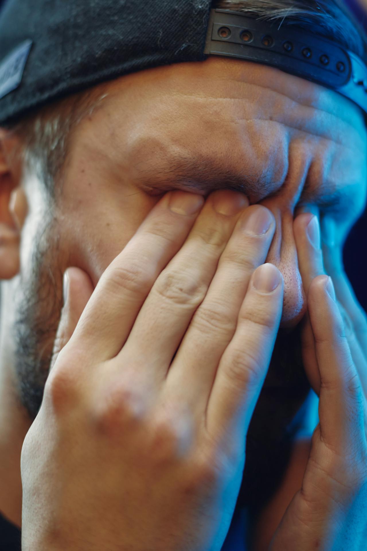 Un hombre ansioso | Fuente: Pexels