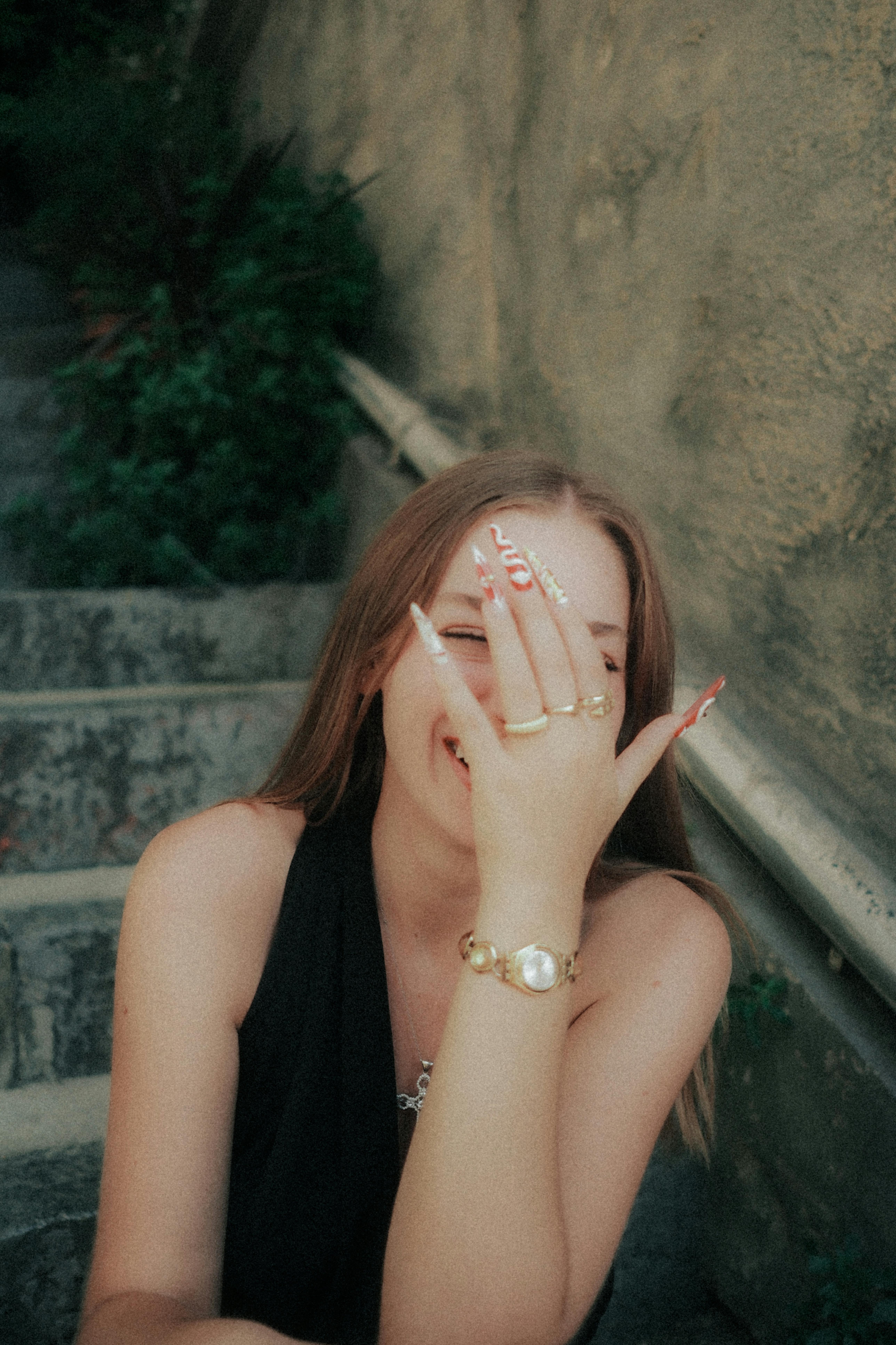 Una mujer riendo | Fuente: Pexels