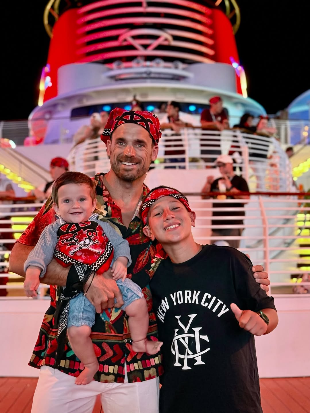 Matías Palleiro con Arturo y Momo | Fuente: Instagram/jmena