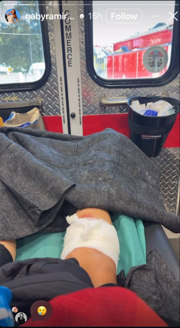 Gaby Ramírez en la ambulancia, tras ser mordida por un perro. | Fuente: Instagram/@gabyramireztv