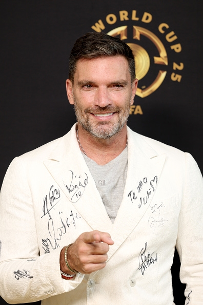 Julián Gil asiste a la alfombra dorada durante la final del Mundial de Clubes de la FIFA 2025 entre el Chelsea FC y el Paris Saint-Germain en el estadio MetLife el 13 de julio de 2025 en East Rutherford, Nueva Jersey | Fuente: Getty Images