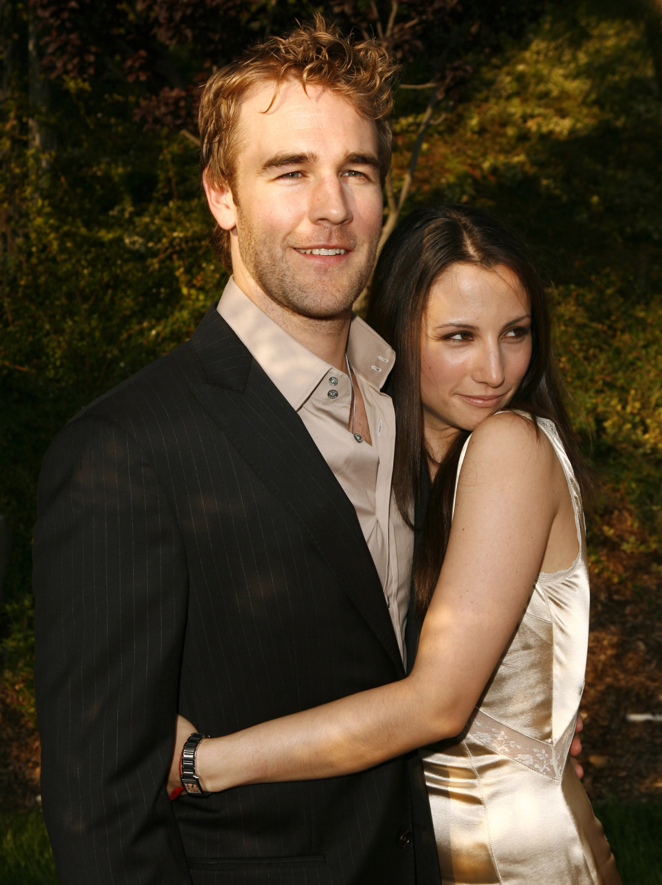 James Van Der Beek y Heather McComb en el Sexto Baile Anual de la Mariposa Chrysalis en Mandeville Canyon, California, en 2007. | Fuente: Getty Images