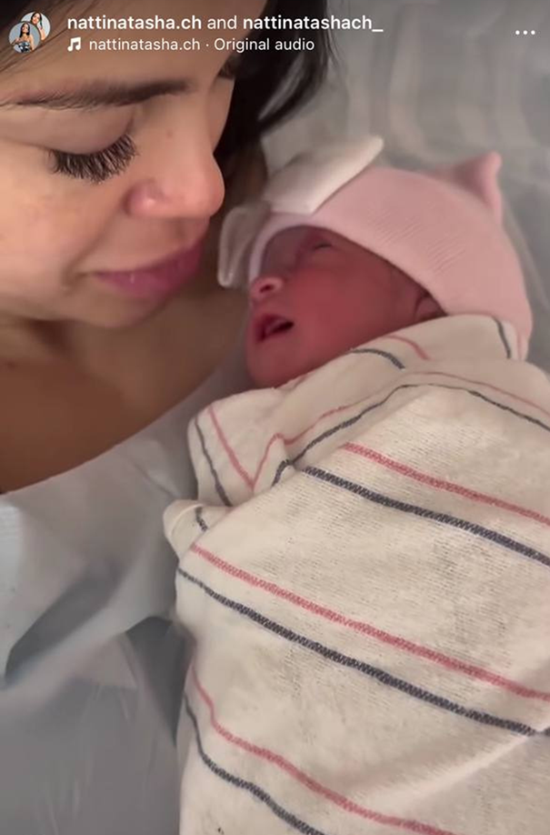 Natti Natasha compartió tiernas imágenes del nacimiento de su segunda hija. | Fuente: Instagram/@nattinatashach_