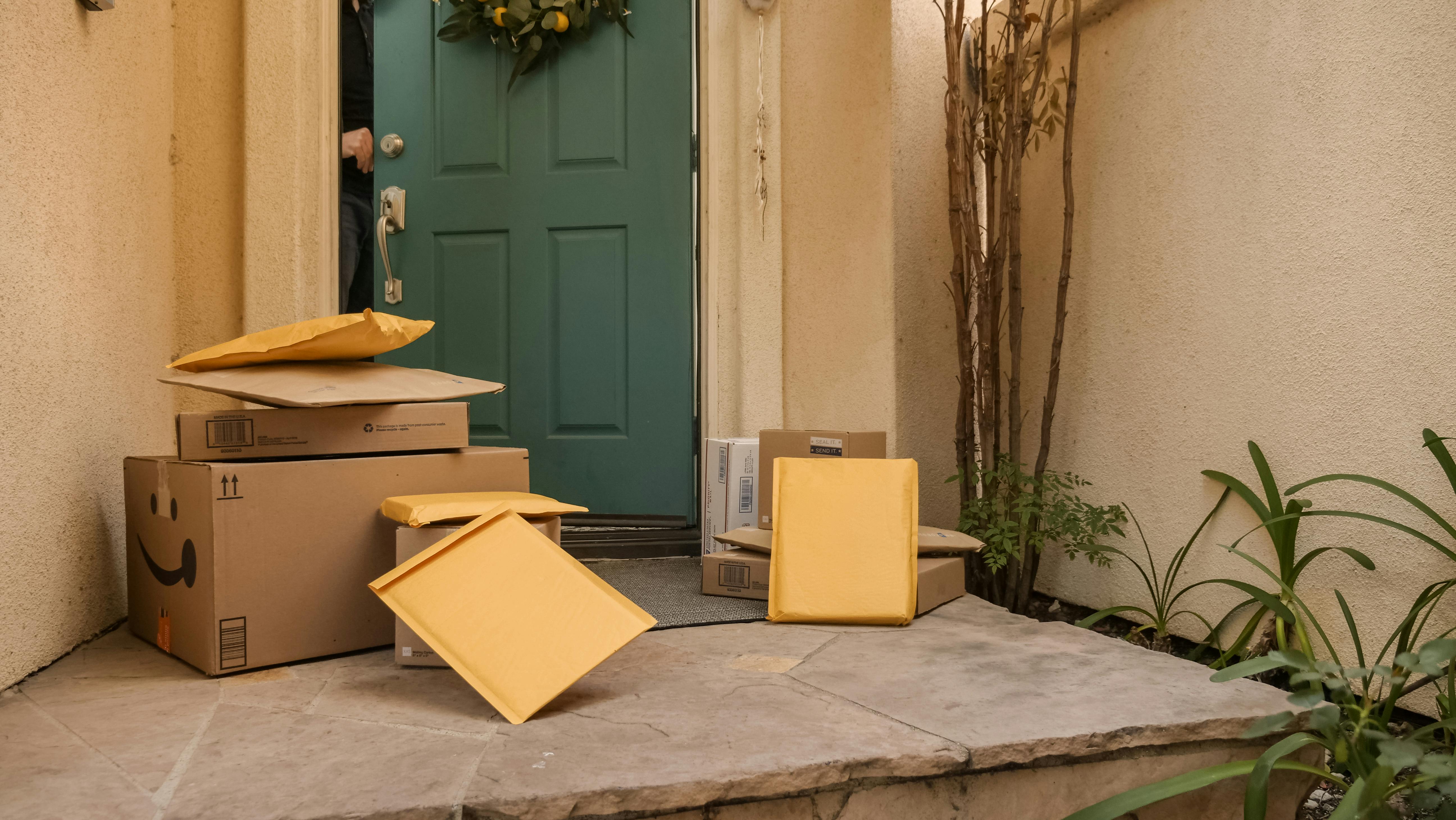 Cajas y paquetes de reparto | Fuente: Pexels