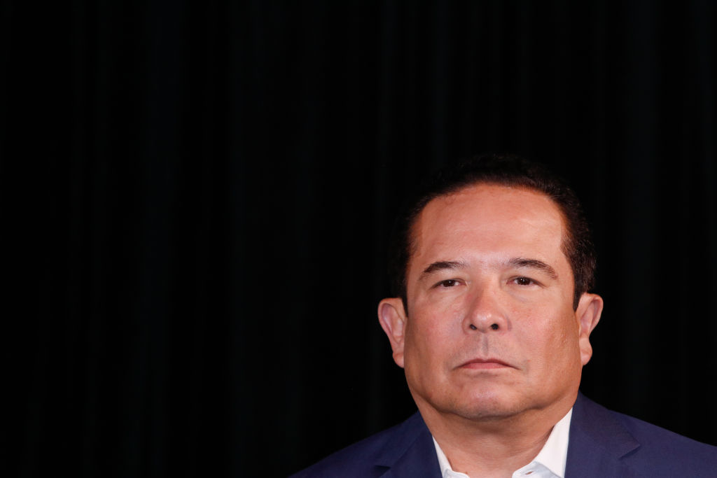 Gustavo Adolfo Infante asiste a la celebración por el quinto aniversario del programa de televisión "De Primera Mano" el 9 de agosto de 2022 en Ciudad de México. | Foto: Getty Images