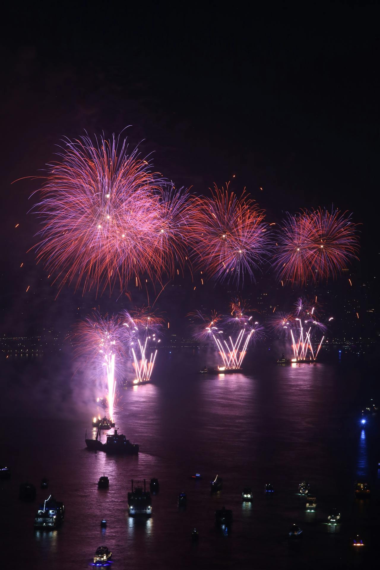 Fuegos artificiales en una noche de celebración | Fuente: Pexels