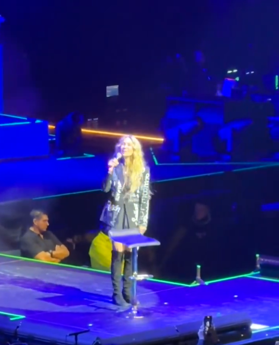 Cris Morena sobre el escenario del Movistar Arena en Buenos Aires. | Fuente: X/GZaffora