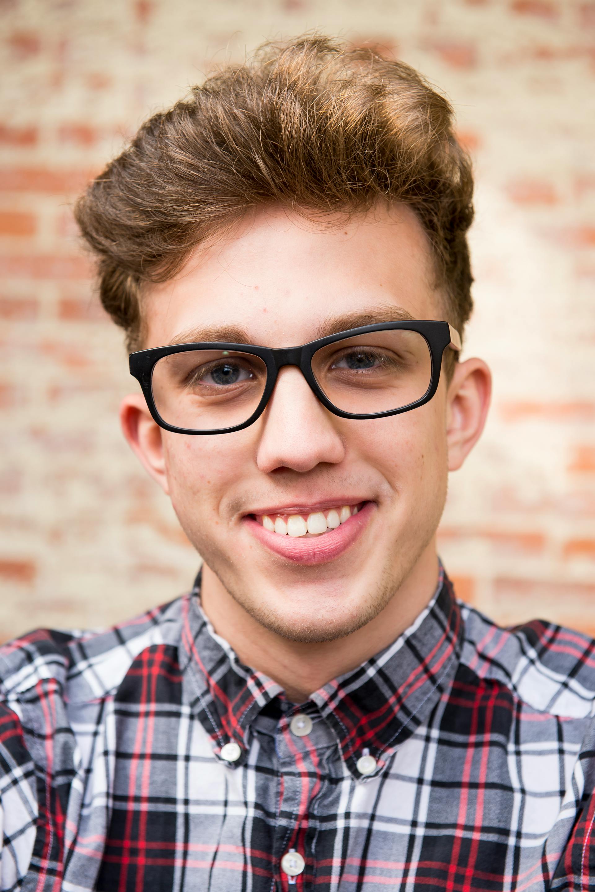 Un hombre sonriente | Fuente: Pexels