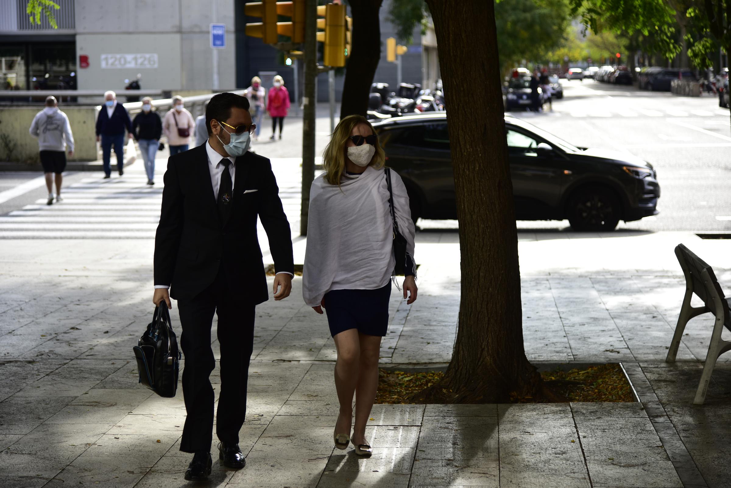Ángela Dobrowolski llega al juzgado de Barcelona, en la Ciutat de la Justícia de Barcelona, en la Ciudad de la Justicia, el 25 de octubre de 2020 en Barcelona, Cataluña, España. | Fuente: Getty Images